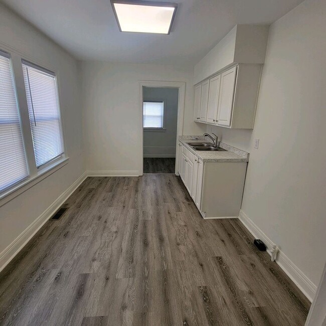 Building Photo - 1018 Berry Blvd