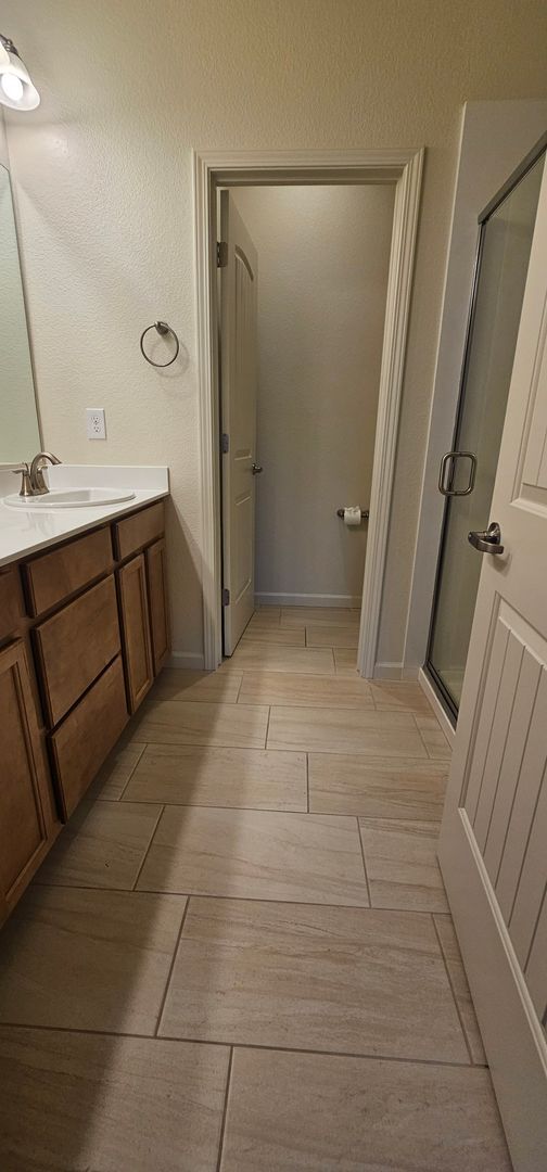 Building Photo - Arbor Villa Town House - Pet on Approval