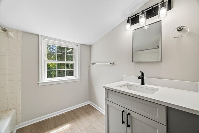 Building Photo - 254 Stribling Ave