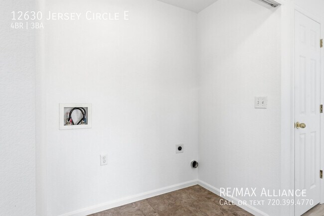 Building Photo - 12630 Jersey Cir E