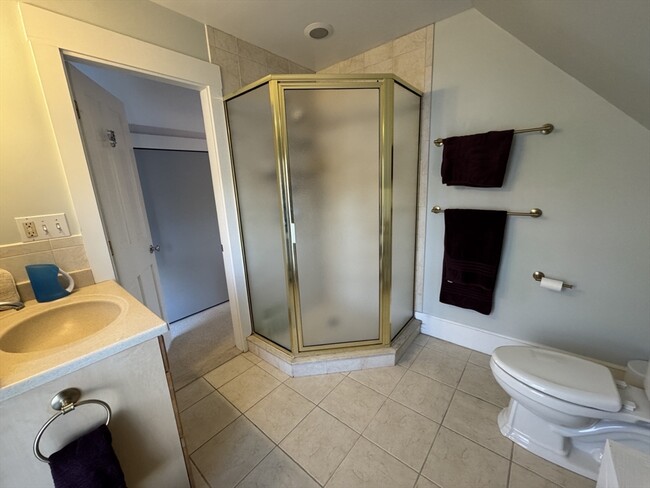 Building Photo - 35 Wellesley St