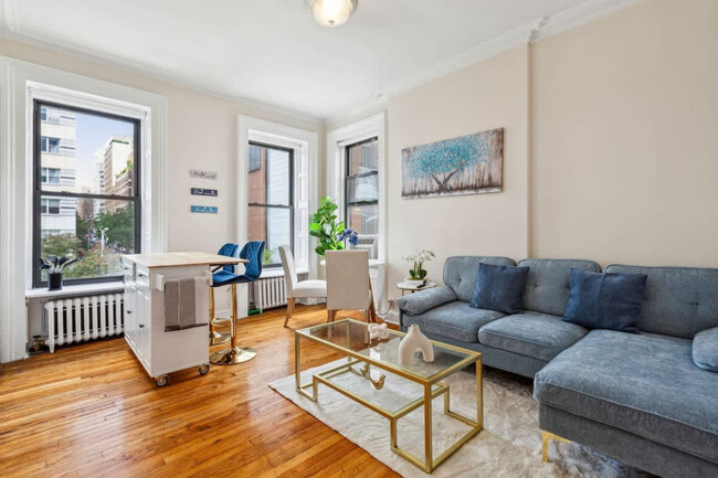 Building Photo - 300 E 69th St