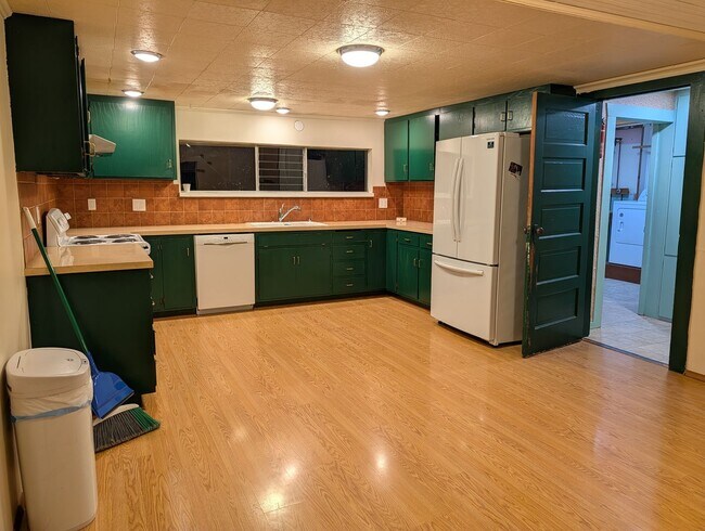 Building Photo - 12633 E Lake Dr