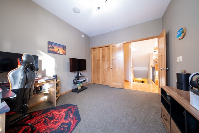 Building Photo - 572 Danube Ave