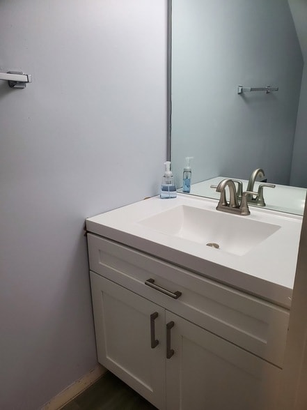Building Photo - 1122 Regency Dr
