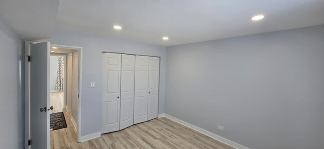 Building Photo - 9475 Bay Colony Dr