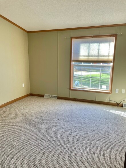 Building Photo - 163 Warren Hill Rd