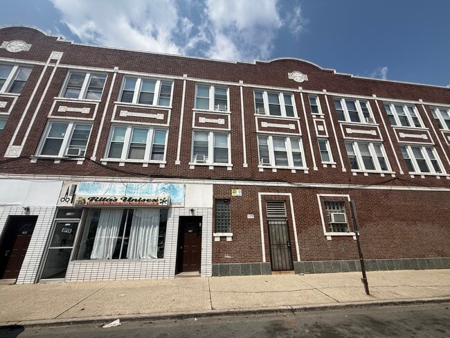 Building Photo - 2206 S 57th Ave