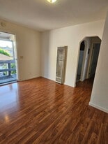 Building Photo - 836 Adams St