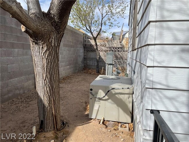 Building Photo - 1402 Coronado Dr