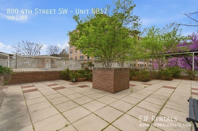 Building Photo - 800 4th St SW