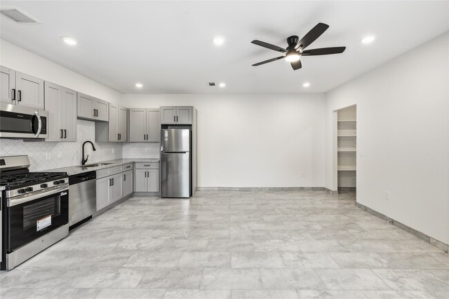 Building Photo - 6138 Brookfield Dr