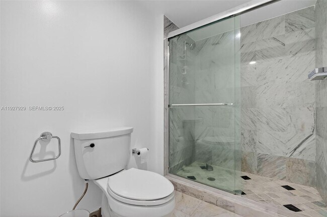 Building Photo - 600 Grapetree Dr