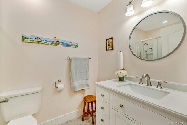Building Photo - 2555 Youngs Ave