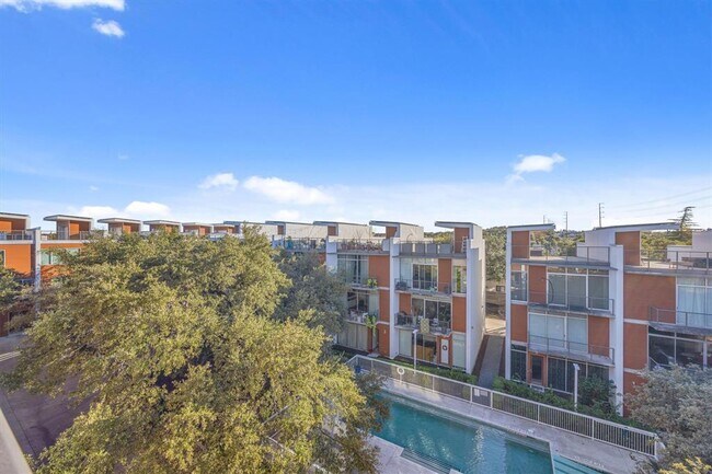 Building Photo - 2301 S 5th St