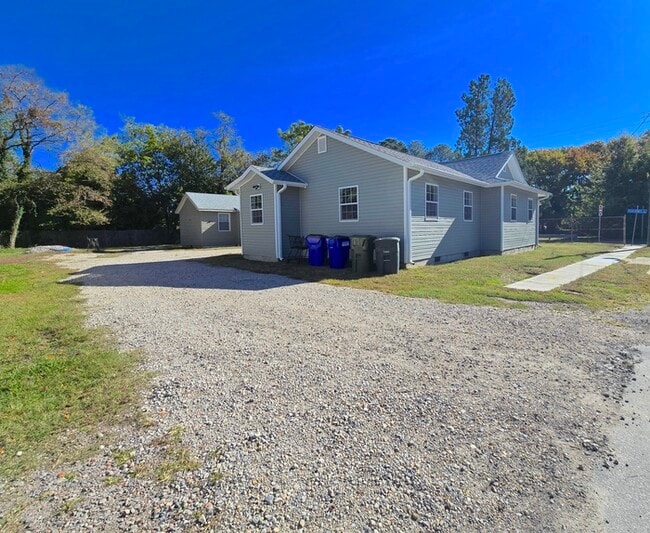 Building Photo - 9447 Peachtree St