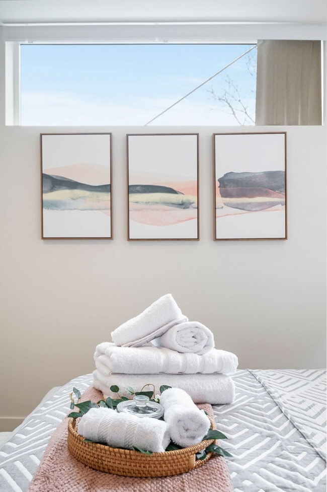 Building Photo - 34 W Cremona St