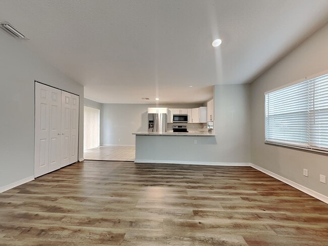 Building Photo - Updated 3BR/2BA Home in North Tampa – Mode...