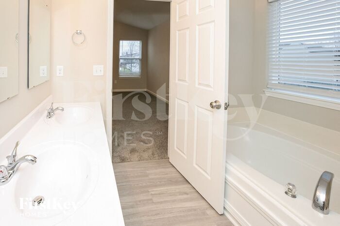 Building Photo - 12368 Deerview Dr