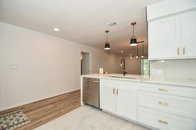 Building Photo - 6529 Bayou Glen Rd