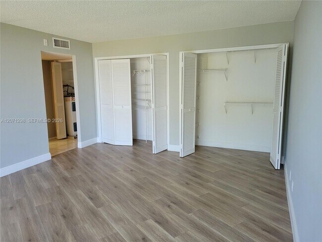 Building Photo - 3090 N Course Dr