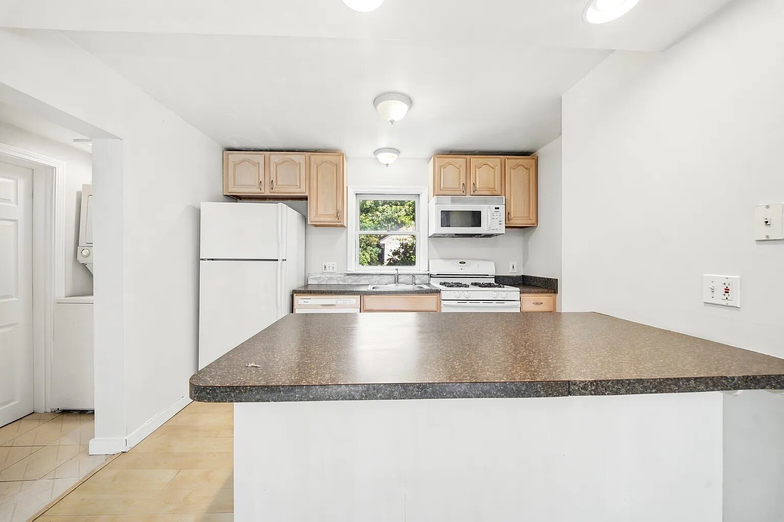 Building Photo - 722 Highland Ave