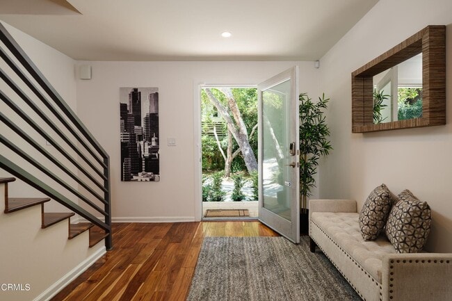 Building Photo - 1721 La Loma Rd