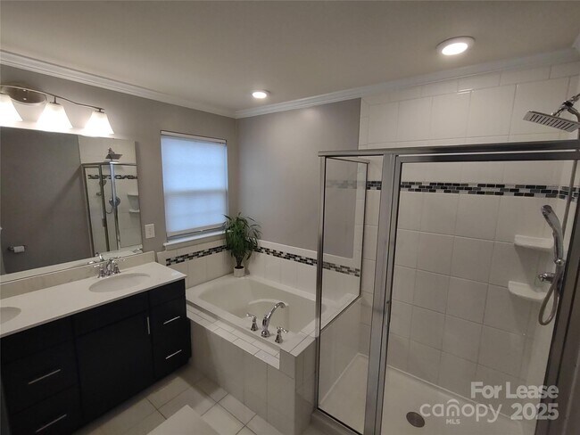 Building Photo - 4068 Zilker Park Dr