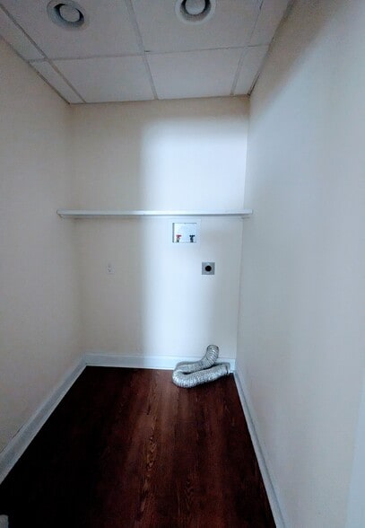 Building Photo - 1329 Penn Ave