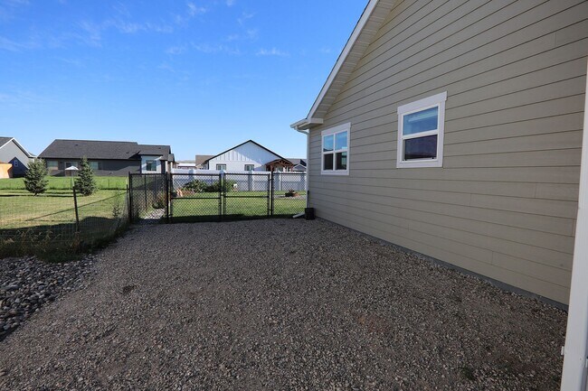 Building Photo - 1327 Silverton Dr