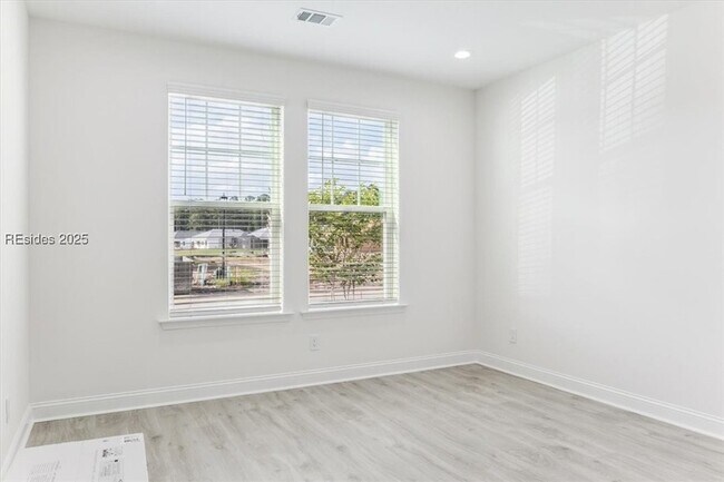 Building Photo - 99 High Tide Ln