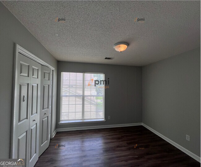 Building Photo - 9511 Rollinghills Dr