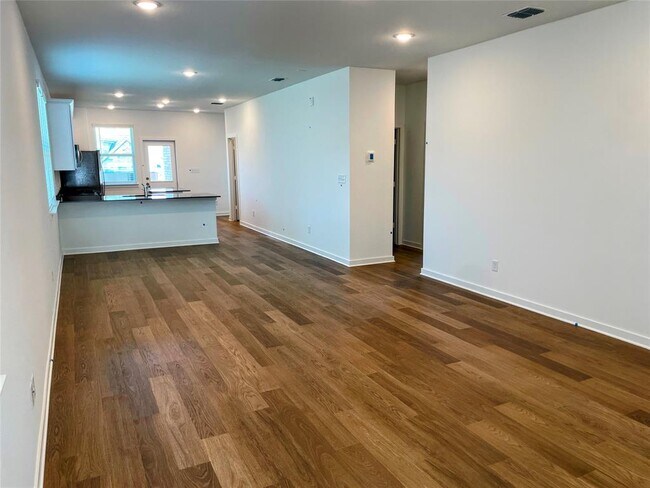 Building Photo - 173 Golden Bell Wy