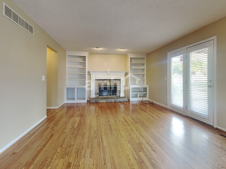 Building Photo - 627 Oak Forge Pl