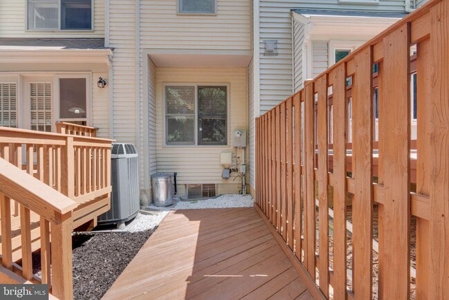 Building Photo - 7267 Olde Lantern Way