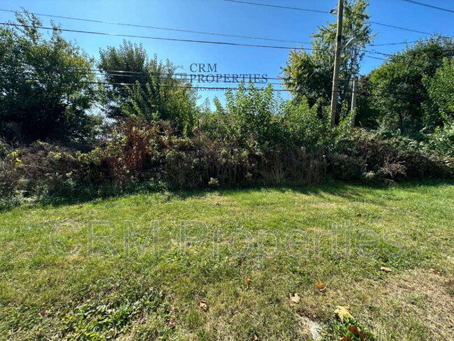 Building Photo - 2203 Admiral Dr