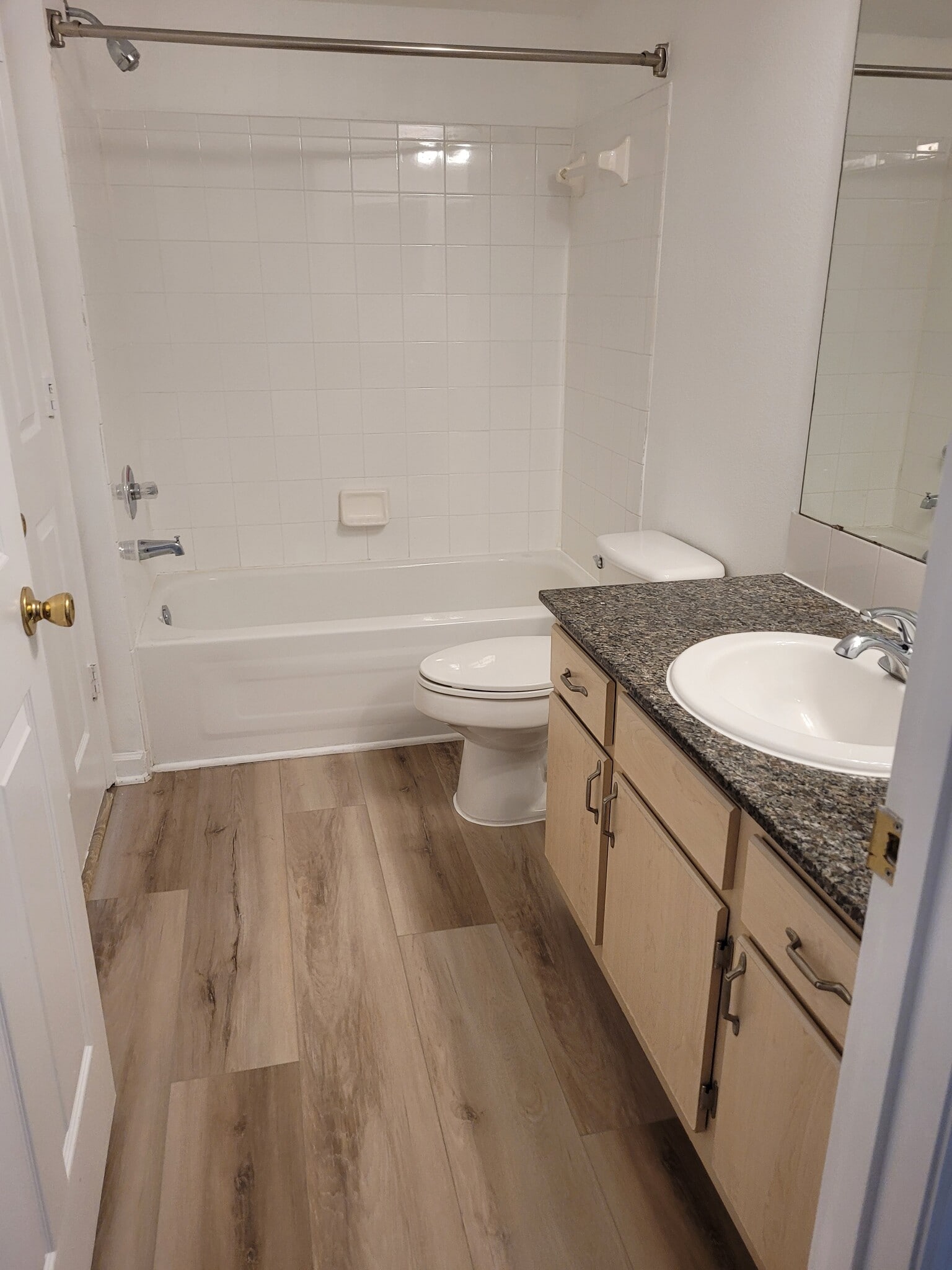 Guest bathroom - 712 Crest Pines Dr