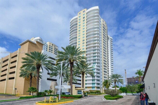 Building Photo - 1755 E Hallandale Beach Blvd
