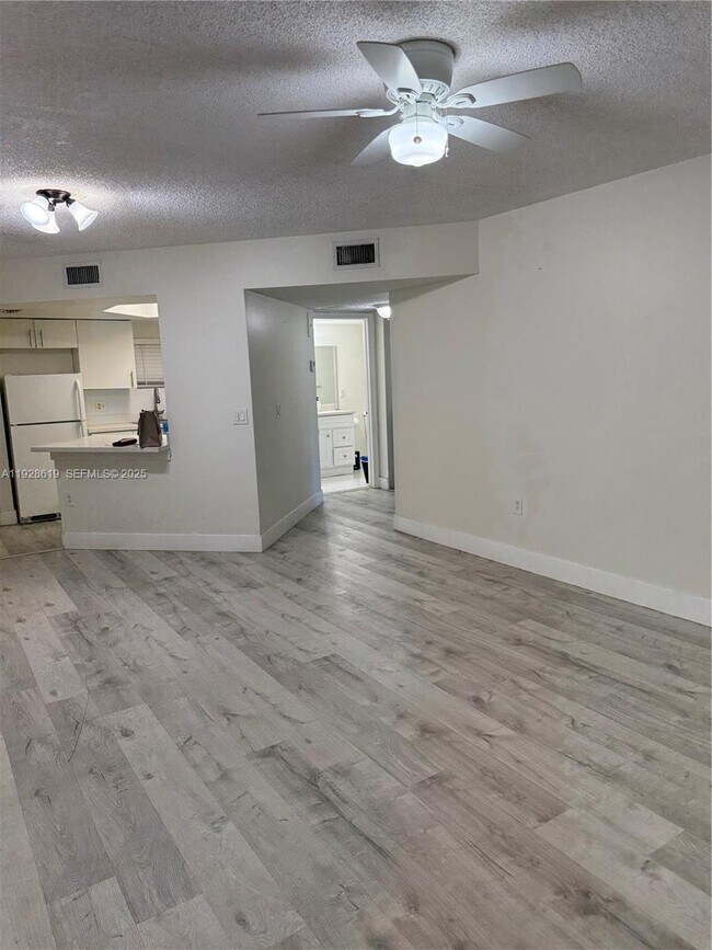 Building Photo - 8353 Lake Dr