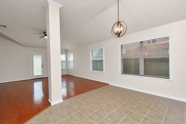 Building Photo - 16510 Bluff Springs Dr