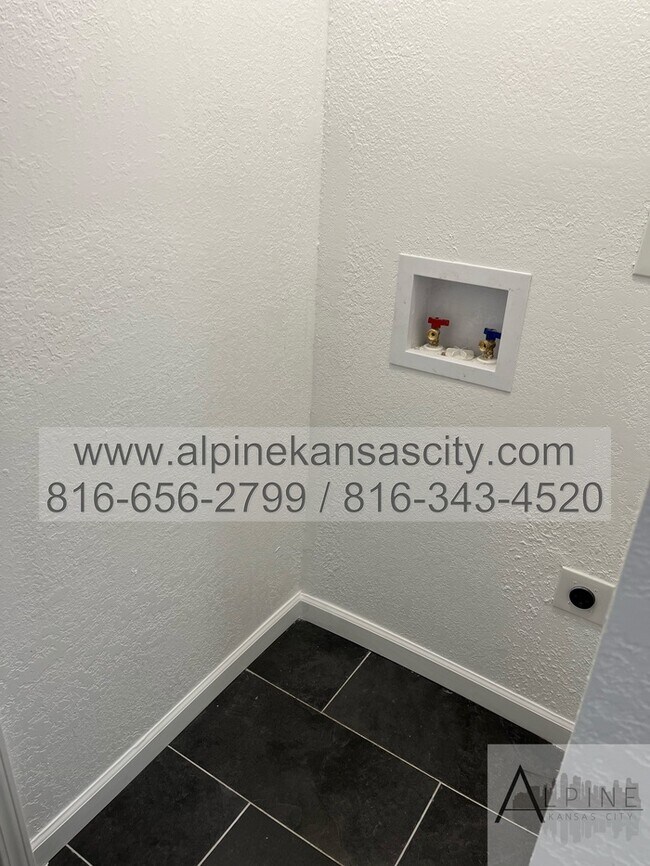 Building Photo - Updated NE Home, Garage, Section 8 OK! Fenced!