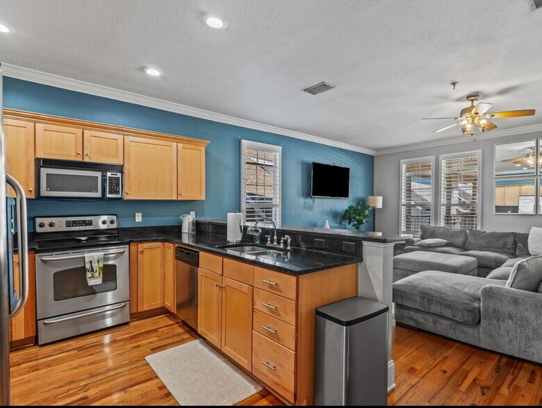 Building Photo - 415 Saint Francis St