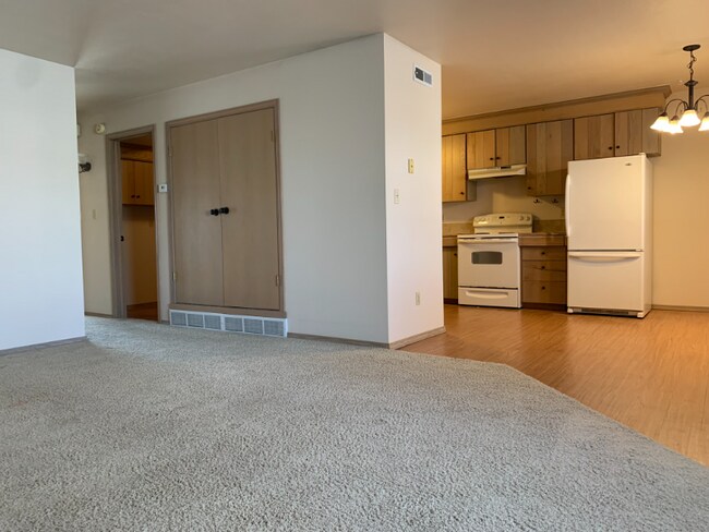 Building Photo - 1604 Sand Ct