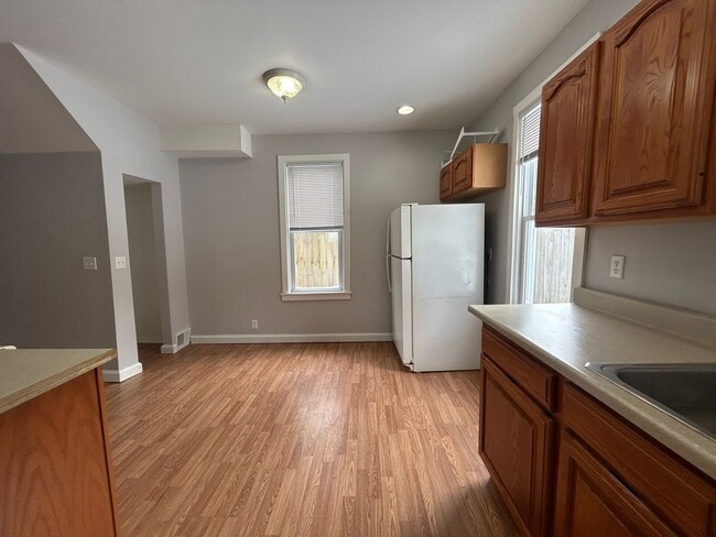 Building Photo - Charming Downtown Grove City Home