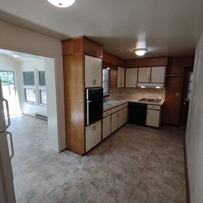 Building Photo - 3 Bedroom Home with Carport in Blacksburg