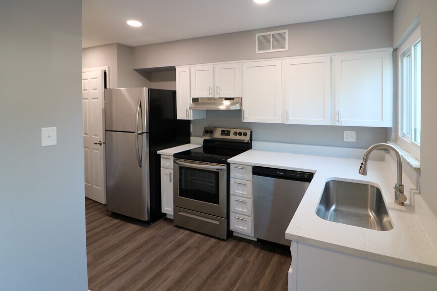 Broad Ripple Trails 5220 Luzzane Dr Indianapolis IN 46220 Apartment