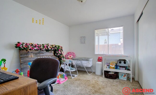 Building Photo - Cozy 3BD/2BA Home in Bakersfield's 93306 — Fully Equipped, Fireplace, Solar & All Pets Welcome!