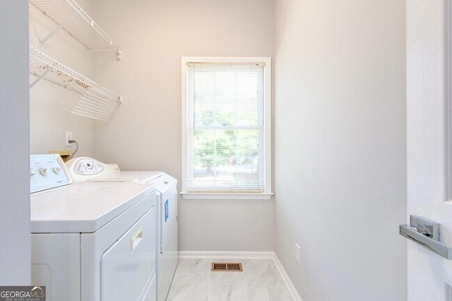 Building Photo - 3418 Rose Arbor Ct