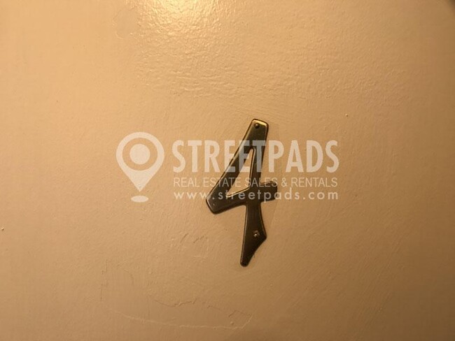 Building Photo - bedroom in Boston MA 02215