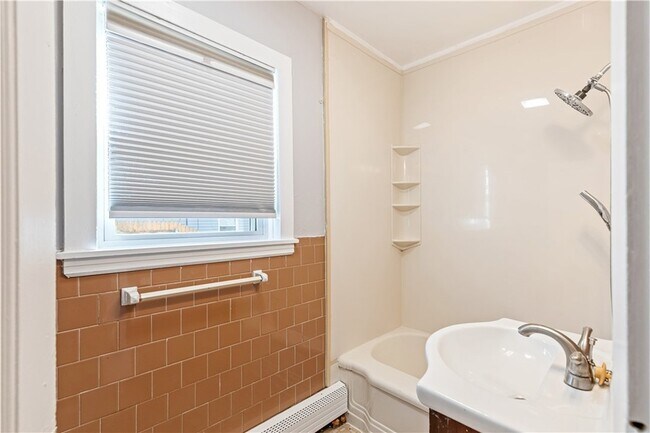 Building Photo - 41 Oak St